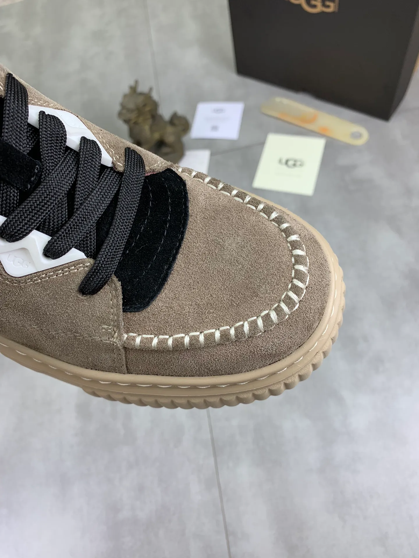 Men's shoes 💰P640 [New style] 💰 🆘 "Real wool" [UGG] 👉The popular men's shoes are synchronized with the official website 🔰The quality of the genuine products [satisfied] is not comparable to the imitations in the general market 🌀The upper is imported Italian frosted cowhide, and the lining is: foot pad 🅰️ grade 🐑Real wool👻Only Grade A can show the effect The hand feels smooth and delicate 🔱The shoe shape is grand, only genuine manufacturers can do it 🎄The perfect toughness of the original outsole 👻⬛️ allows customers to say goodbye to one-time consumption. Real wool lining, super warm. Available in black, brown and gray. Size: 39-44